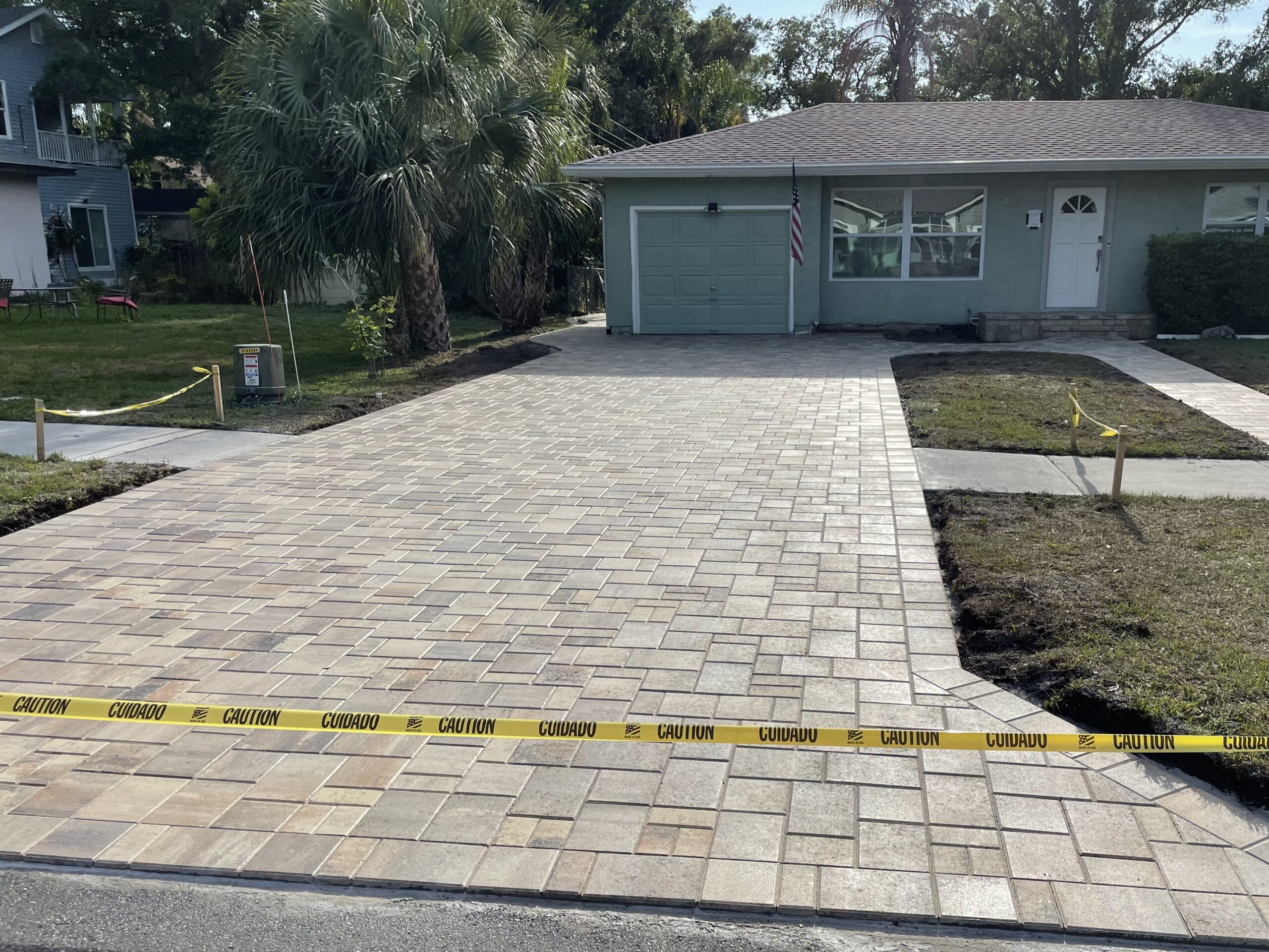 cream beige charcoal pavers        
        <figure class=